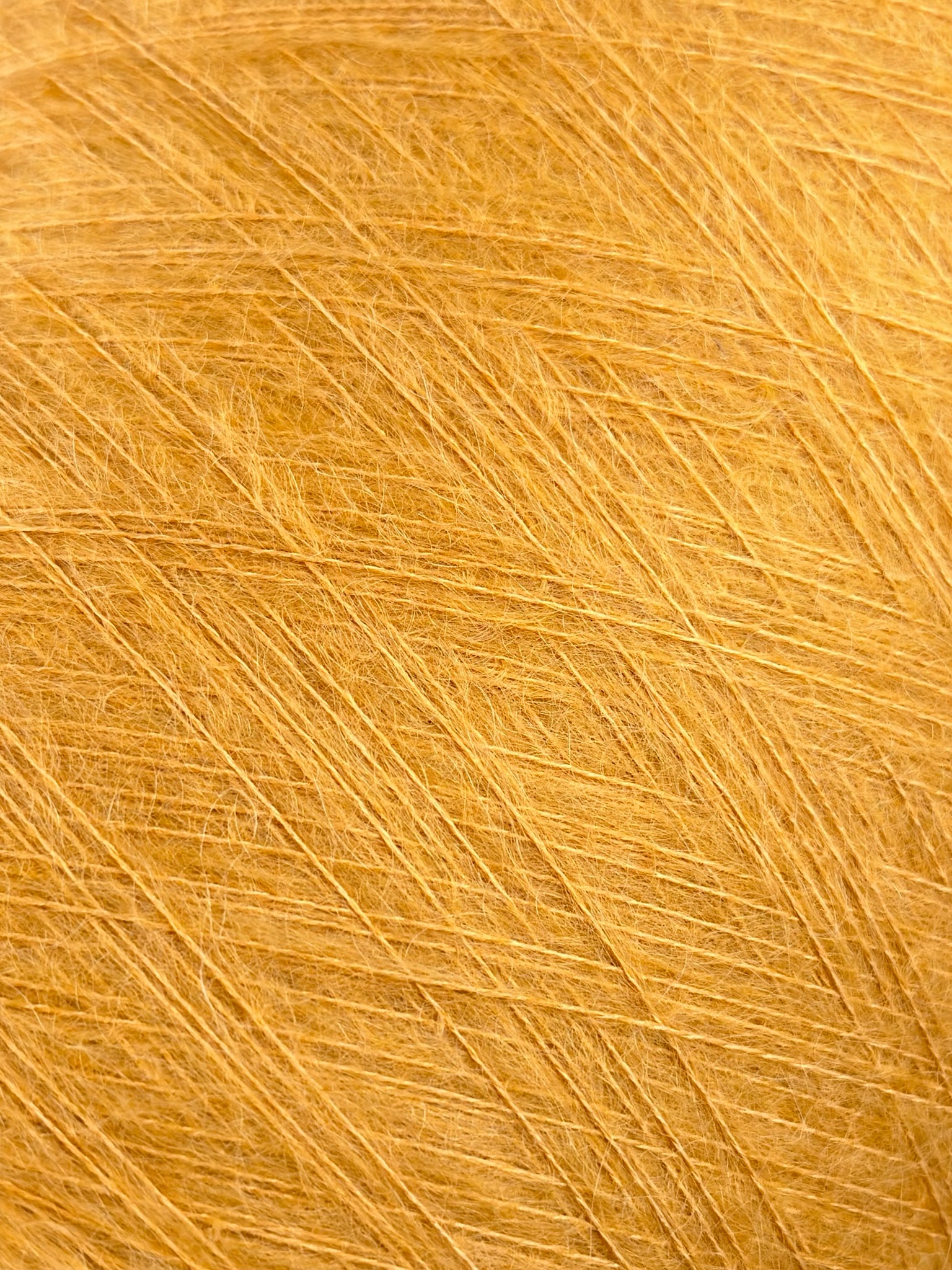 Manifattura Sesia Art. Vivienne 850 m / 100 g – Garn 70 % Super Kid Mohair RMS 30 % Maulbeerseide col. Warmes Gold 3213